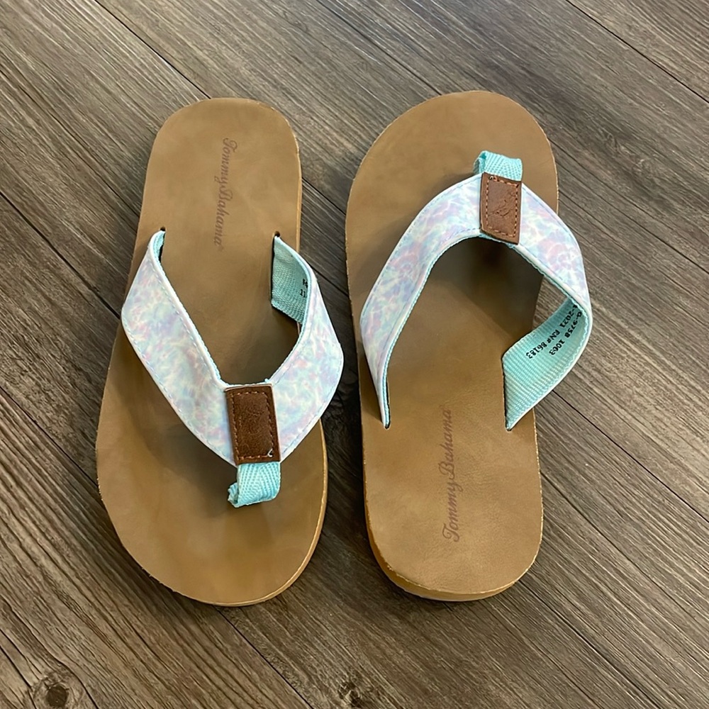 Tommy Bahamas Flip Flops, Size 1-2